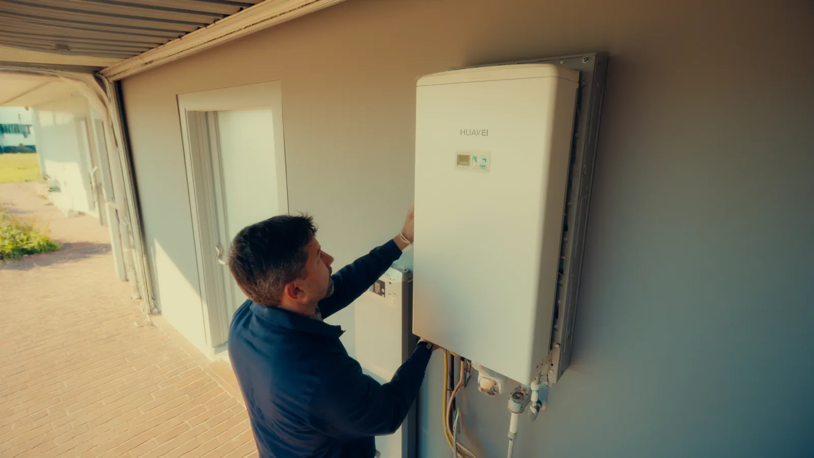 Thuisbatterij Huawei omvormer koppelen: kosten &